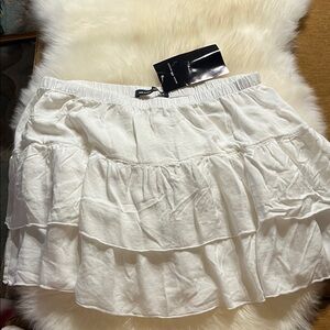 Ruffle Izzy skirt in white